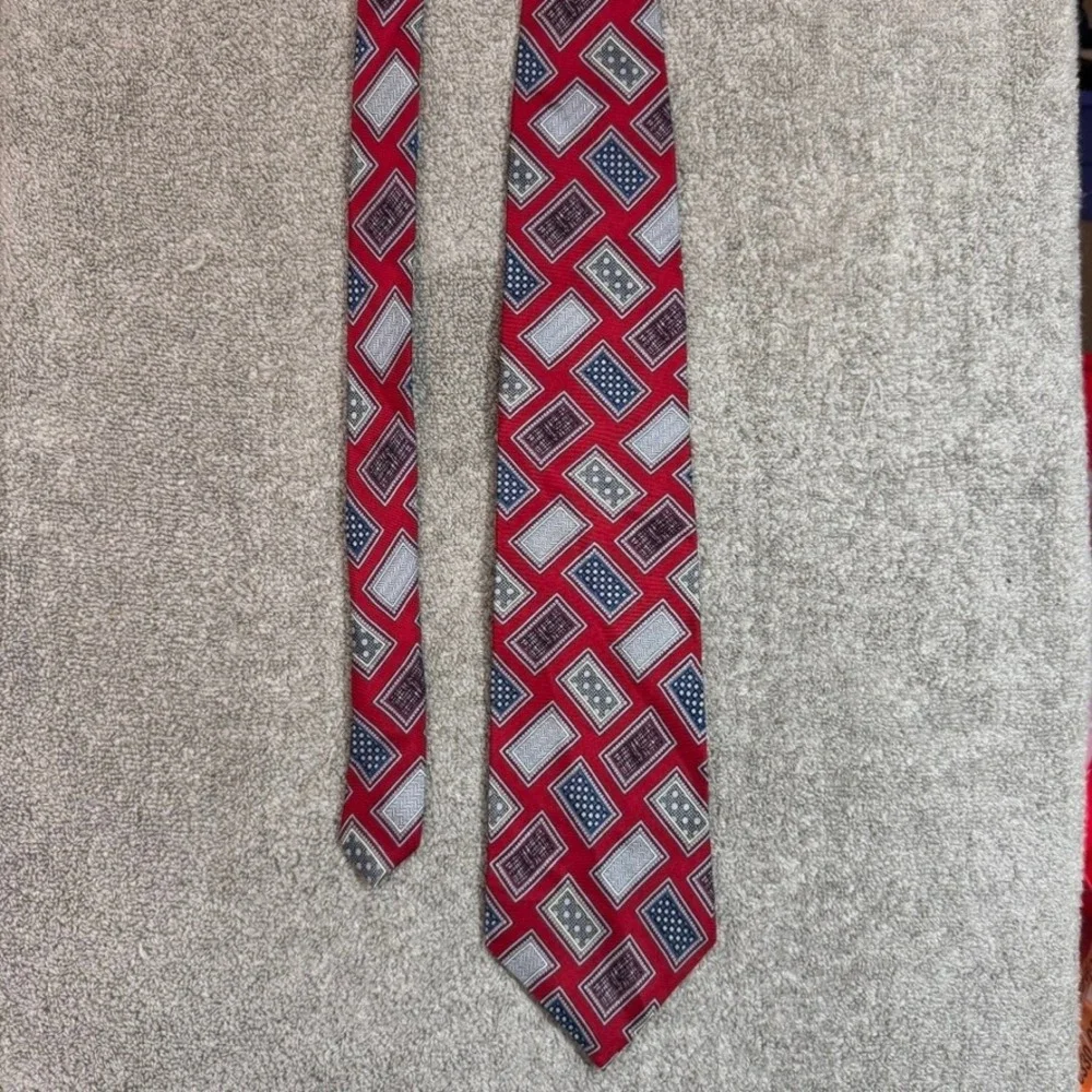 Gino Rinaldi Mens Silk Tie Red Geometric Rectangular Pattern Made in USA 4 Inch